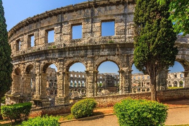 Stosunkowo dobrze zachowany rzymski amfiteatr w Puli