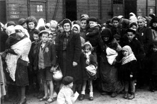 Transport więźniów do Niemieckiego Nazistowskiego Obozu Koncentracyjnego Auschwitz-Birkenau