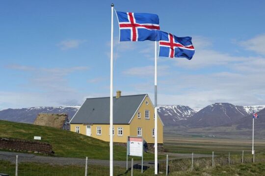 Flagi Islandii i krajobraz